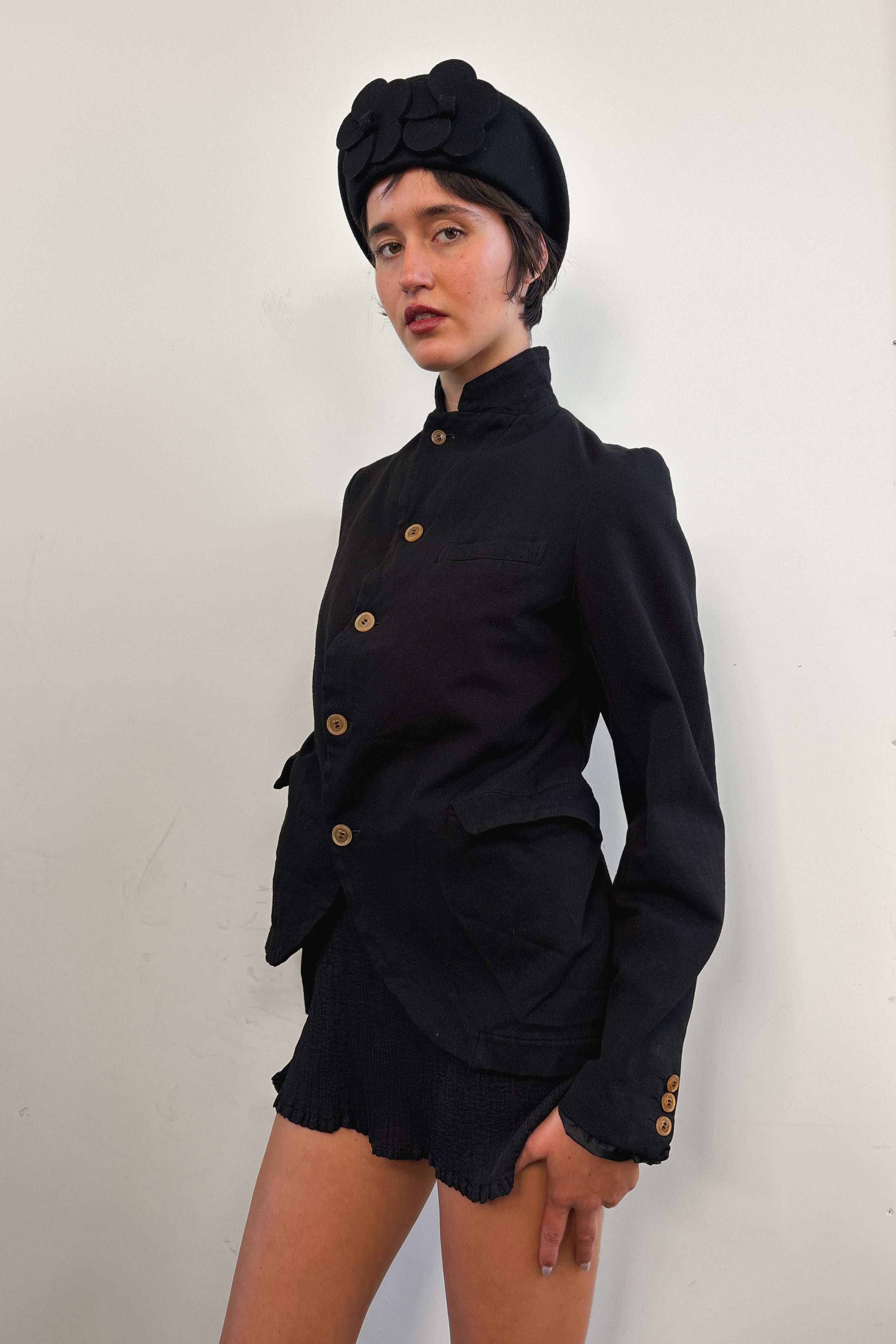 COMME DES GARCONS CURVED HEM BLAZER