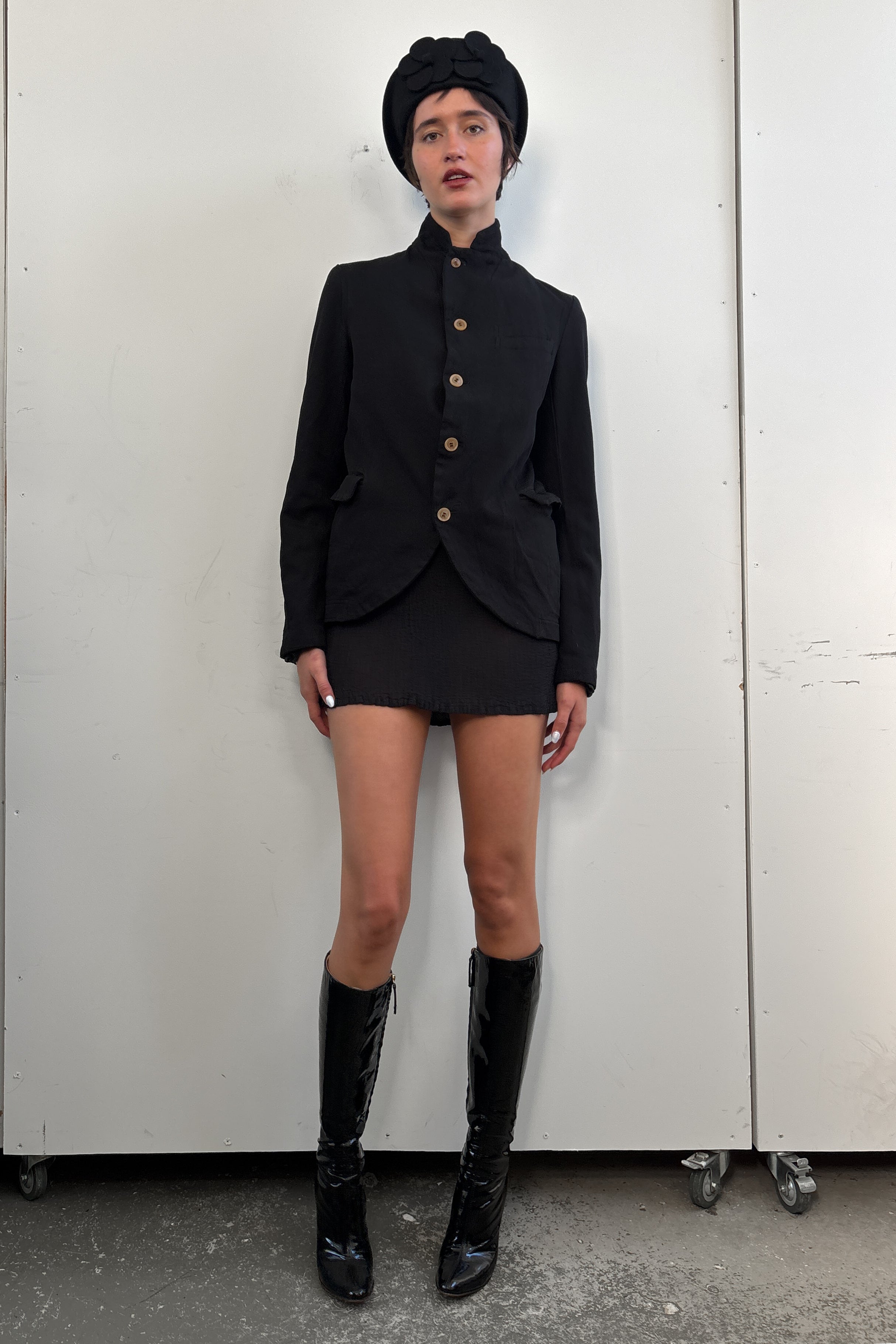 COMME DES GARCONS CURVED HEM BLAZER